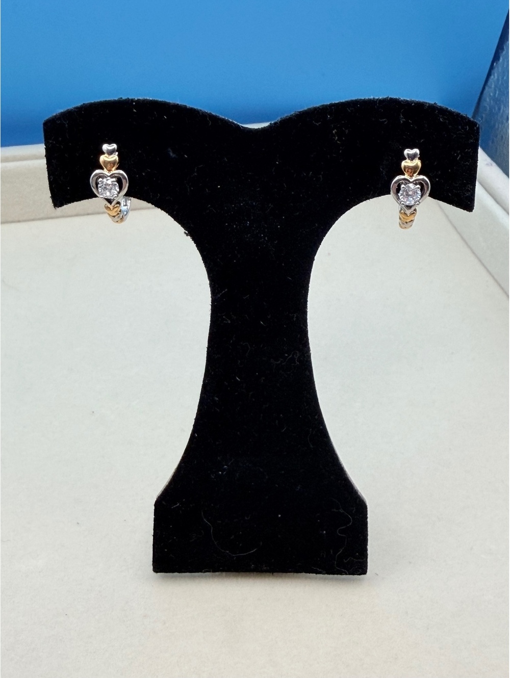 Heart charm hoop earrings